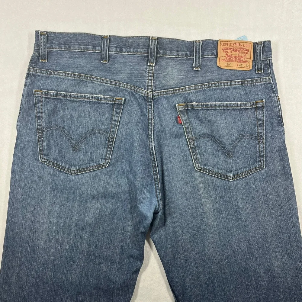 Levis slip into